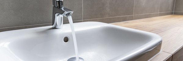What are the best types of sinks for UK kitchens with hard water?